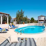 بيت للعطل Villas Mina