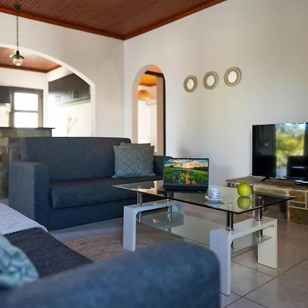 Mina Villa
