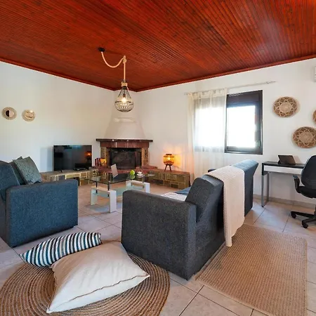 Mina Villa *