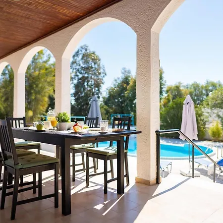 Mina Villa