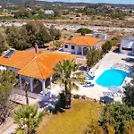 Mina And Holiday home